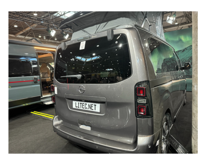 VOLL LED Rückleuchten mit Lightbar OPEL Zafira Life, Vivaro C Kastenwagen und Combi ab 2019 schwarz – Bild 4