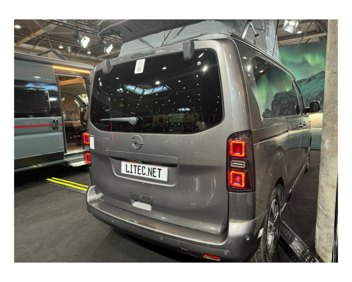 VOLL LED Rückleuchten mit Lightbar OPEL Zafira Life, Vivaro C Kastenwagen und Combi ab 2019 schwarz – Bild 2